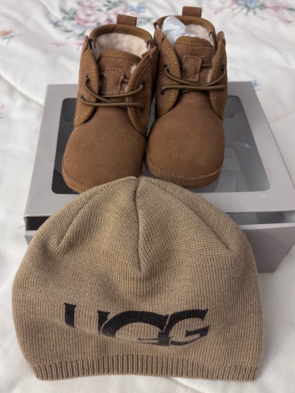Ugg baby gift set (boots and beanie)